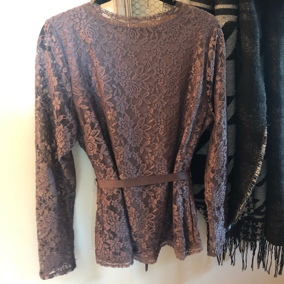 Beautiful lace faux wrap top - Picture 3 of 4